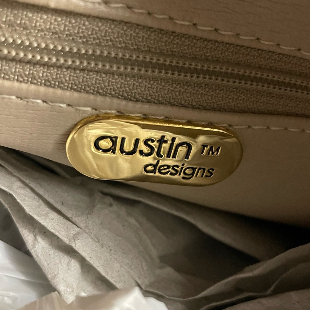 Austin Designs Handbag - Picture 3 of 3